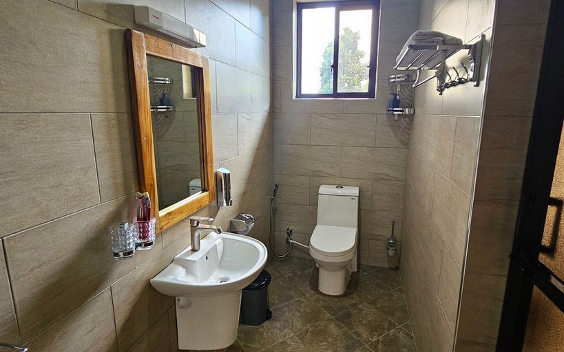 Bathroom 3, Medan Hotel & Apartments, Arusha