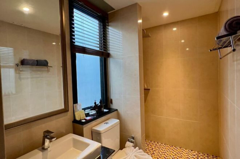 Bathroom 4
