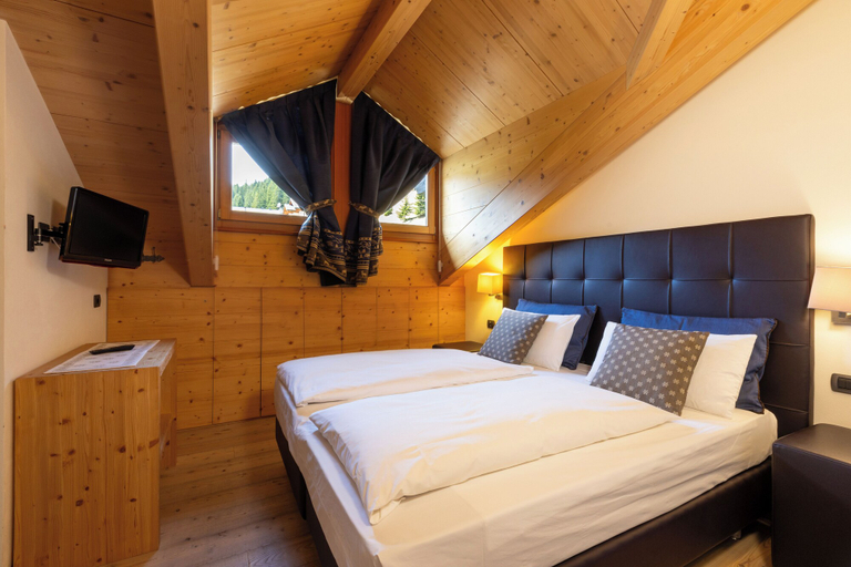 Bedroom 2, Cardo hotel, Sondrio