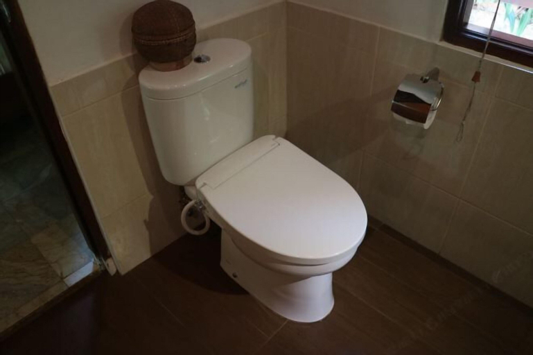 Bathroom 12