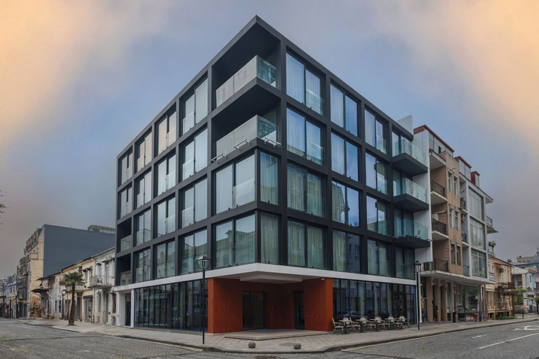 Exterior & Views