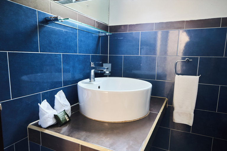 Bathroom 4, Hotel Perla de la Playa, Santa Cruz