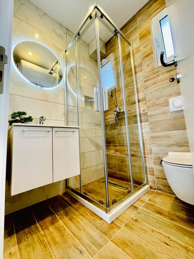 Bathroom 4, Garden Villas