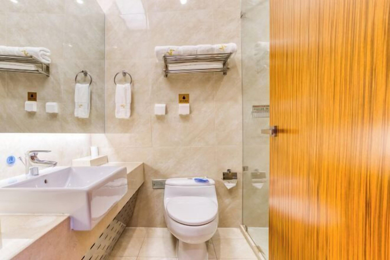 Bathroom 3, Lianhuashan International Business Center, Changchun