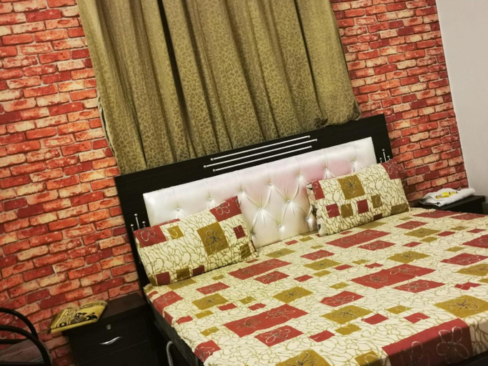 4, Gulshan Guest House Gulberg Town, Karachi