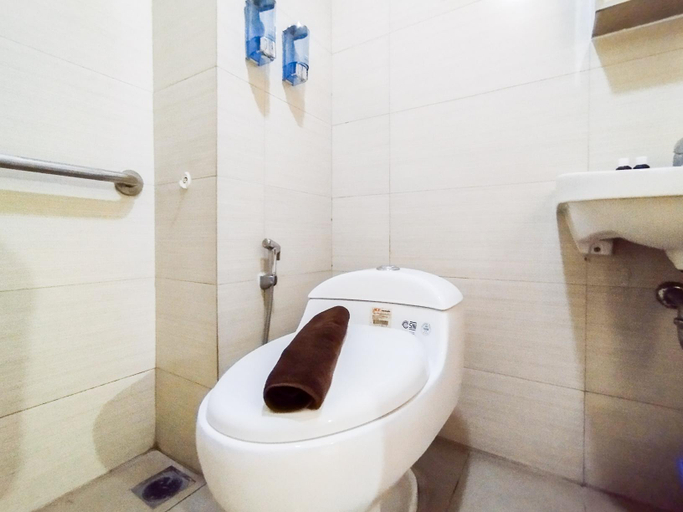 Bathroom 5, Amazing 1BR Apartment Gateway Pasteur By Travelio, Bandung