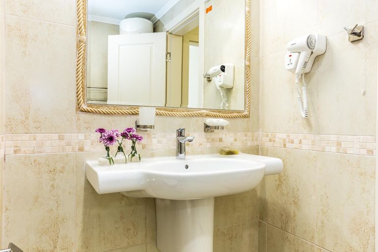 Bathroom 4, Rena Hotel - All Inclusive, Nesebar