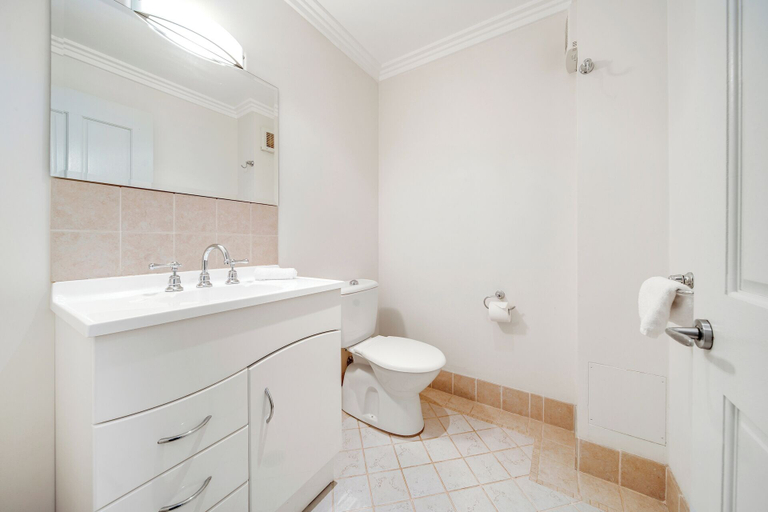 Bathroom 4, Whispering Pines Cottages, Blue Mountains
