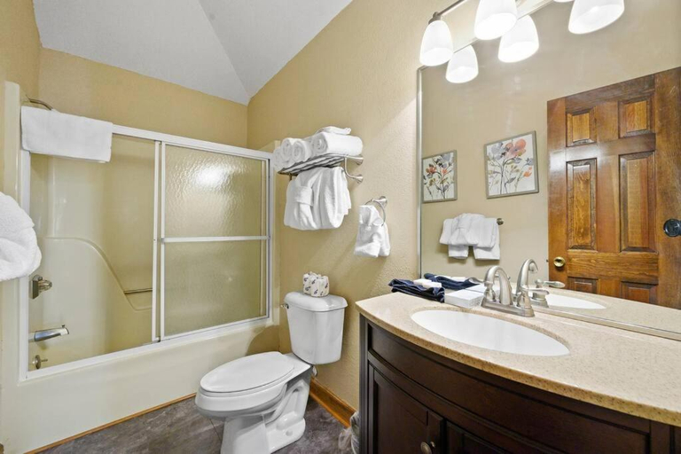 Bathroom 4, Crestview Estate 5 acres-heated pool-5min to strip, Sevier