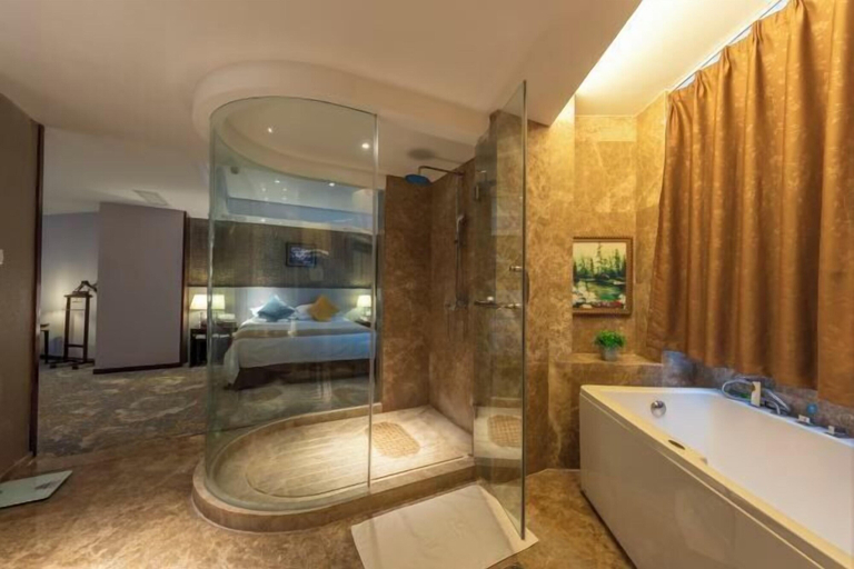 Bathroom 4, New Joy Hotel (Internatial Trade Spring Department Store Shopping), Zunyi