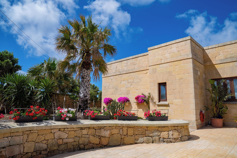 Exterior & Views 2, Villa Munqar