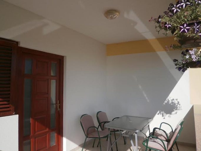 Others 4, Apartment in Nin with Terrace, Air conditioning, Wi-Fi (3722-1), Nin