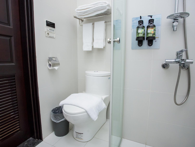 Bathroom 10