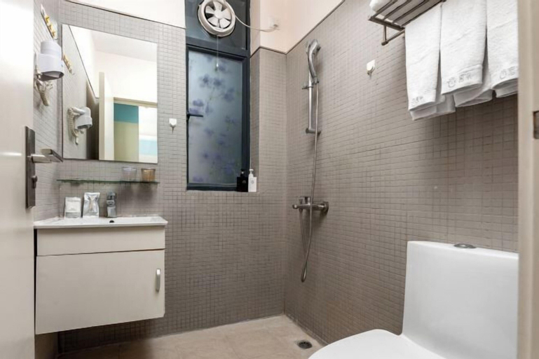 Bathroom 10