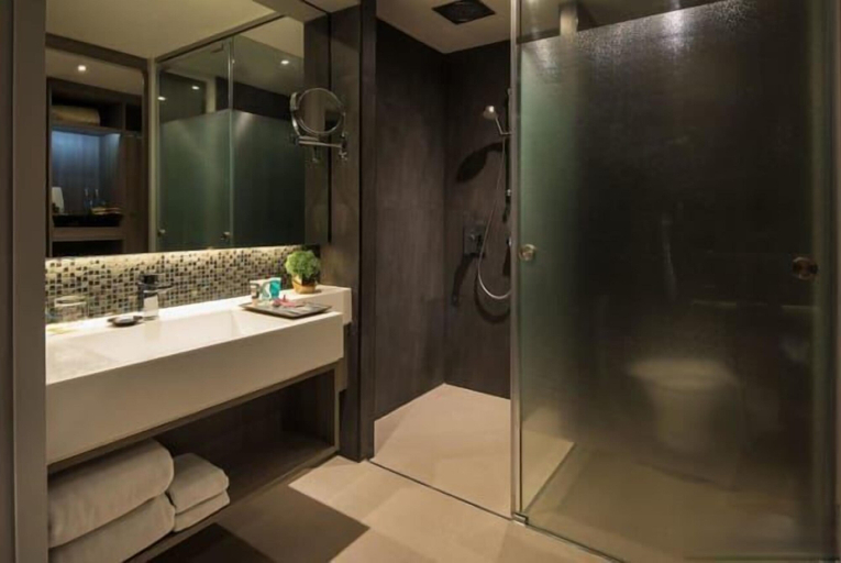 Bathroom 18