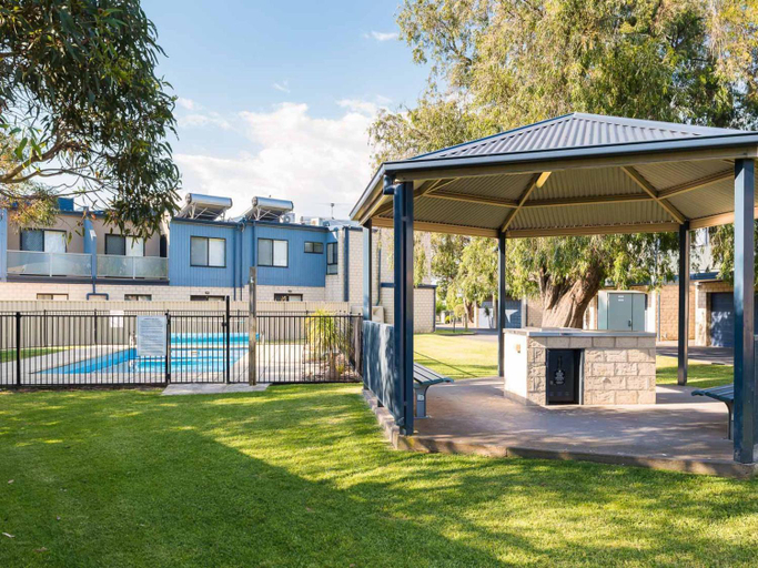 Others 2, Sea Breeze - with solar heated pool in the complex, Bass Coast  - Phillip Is.