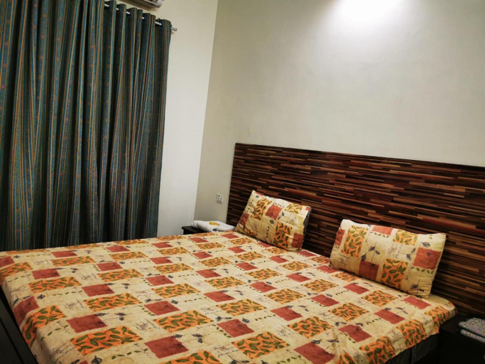 Others 5, Gulshan Guest House Gulberg Town, Karachi