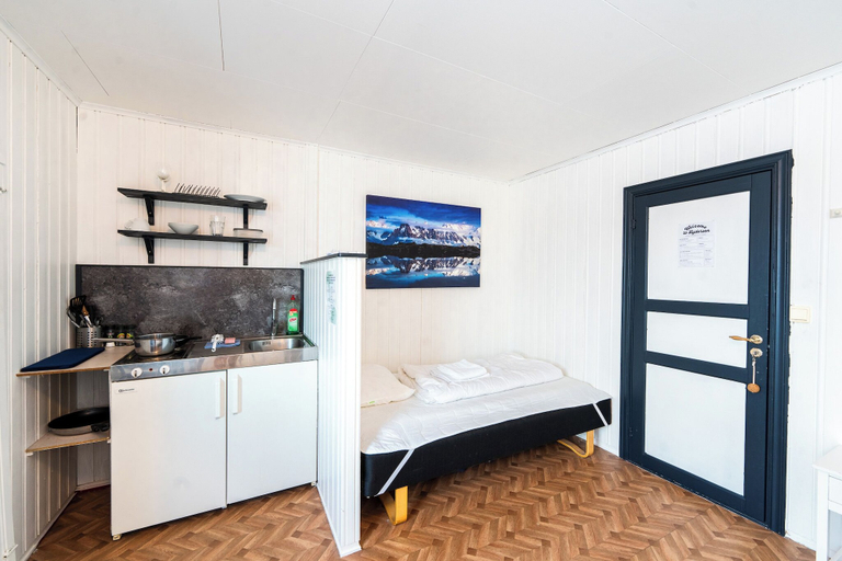 Bedroom 3, Lydersen Rorbuer, Flakstad