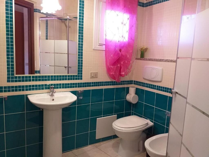 Bathroom, AFFITTACAMERE IL GIRASOLE, Carbonia-Iglesias