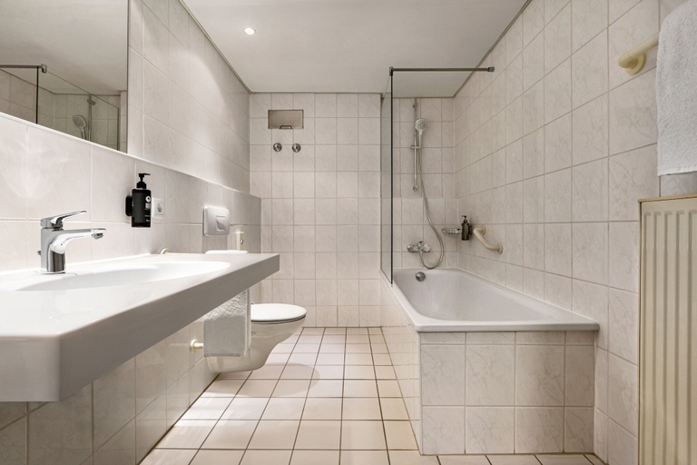 Bathroom 5, Good Morning + Halle - Leipzig, Saalekreis