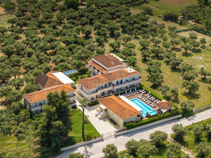 Exterior & Views