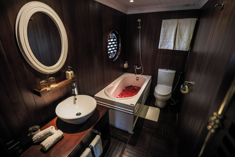 Bathroom 2, Bhaya Halong Cruises, Hạ Long