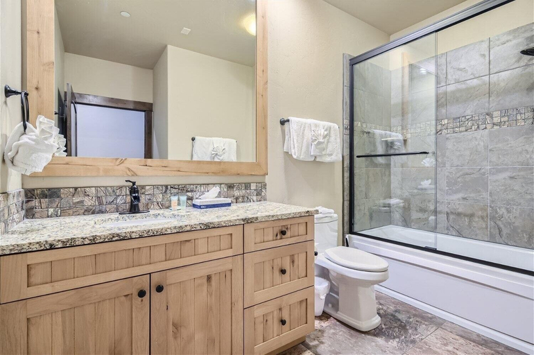 Bathroom 2, Condos Off Main 15 4 Bedroom Condo by RedAwning, Summit