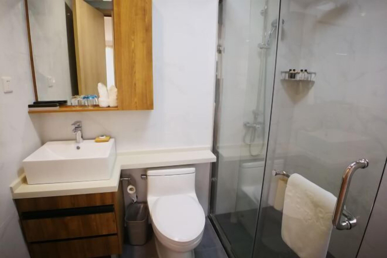 Bathroom 4, Zhaojun Champaign road Hotel, Yichang