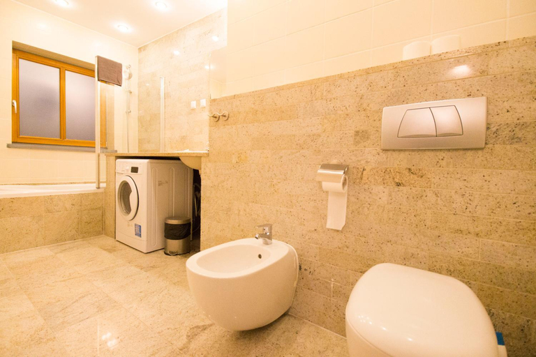 Shower 5, Happy Estate Apartments - Trakt Kupiecki, Środa Śląska