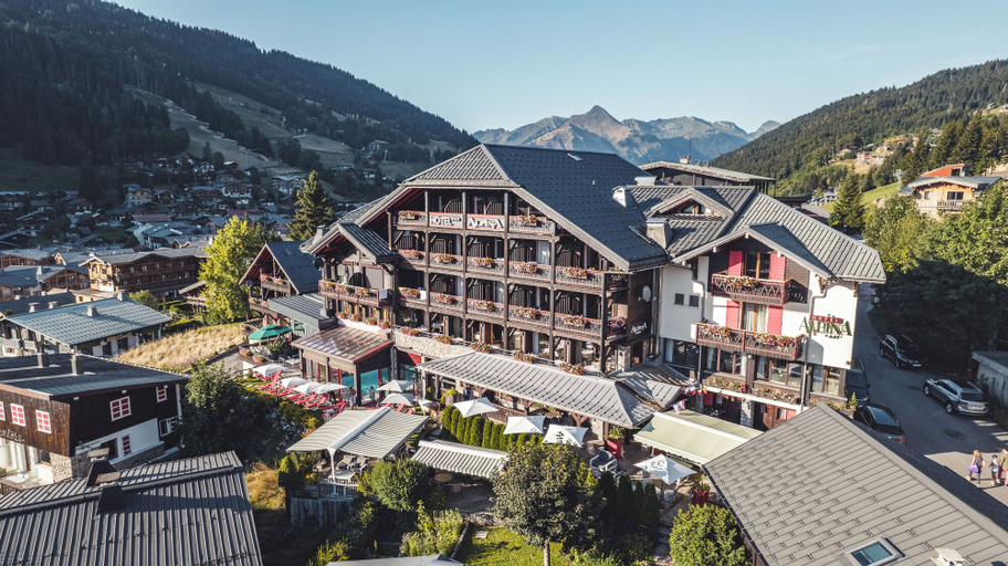 Exterior & Views