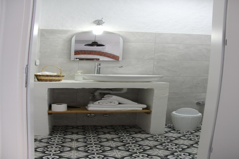 Bathroom 5, Bademici Otel, Çeşme