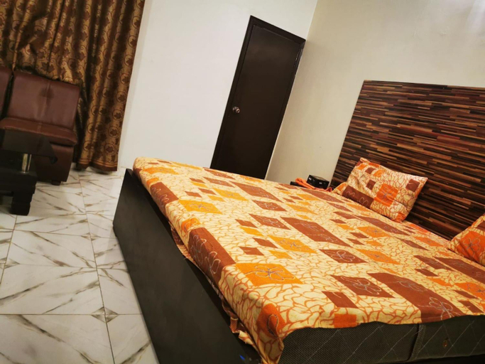 2, Gulshan Guest House Gulberg Town, Karachi