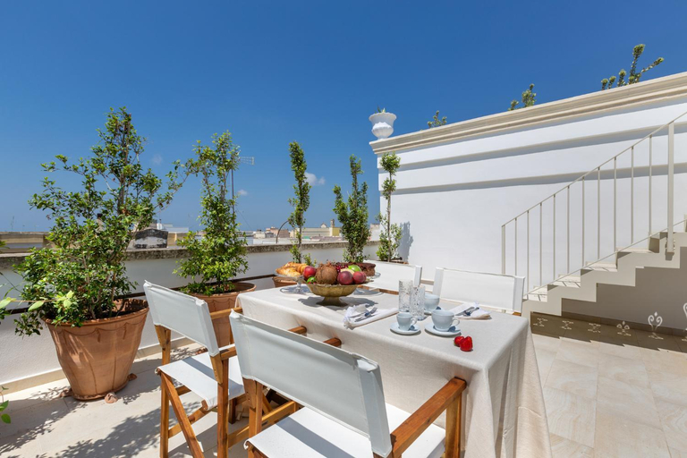 Others 5, Relais Carlo Alberto, Lecce