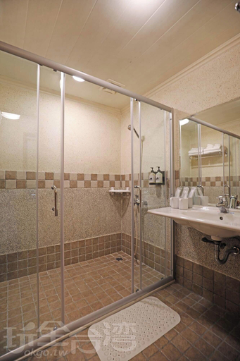 Bathroom 5, Baili Manor Cing Jing, Nantou