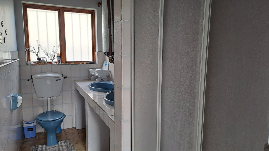 Bathroom 3, Plottie Self-catering, Overberg