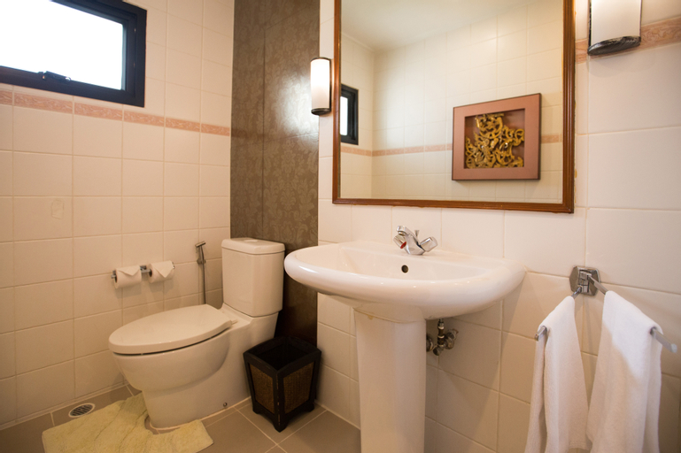 Bathroom 19