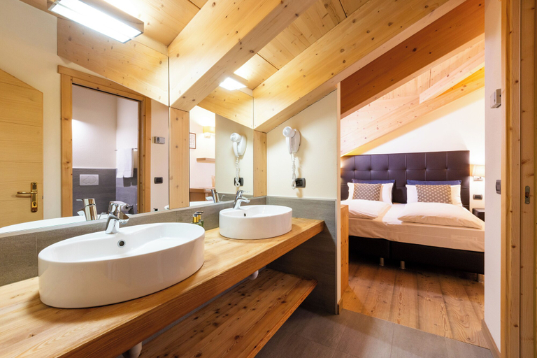 Bathroom 5, Cardo hotel, Sondrio