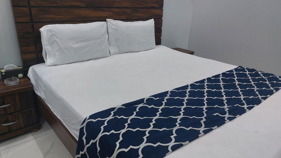 5, Gulshan Guest House Gulberg Town, Karachi