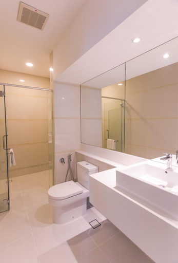 Bathroom 14