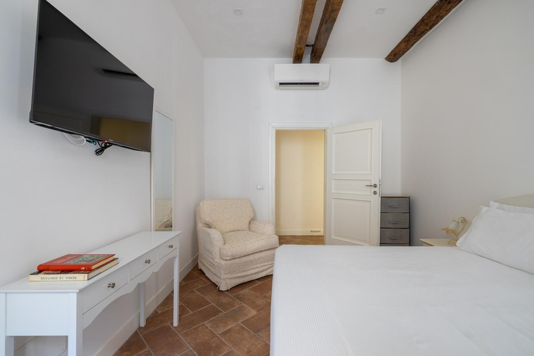 Others 4, Mommy's - Pantheon house, Rome