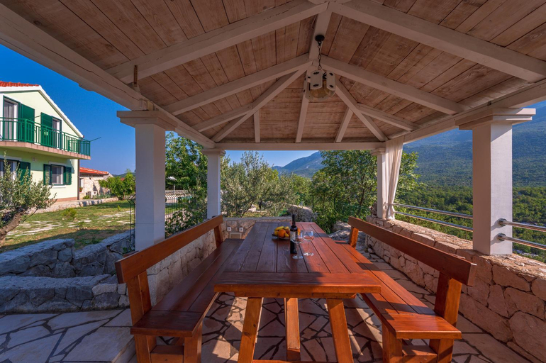 Others 4, Villa Luce, Omiš