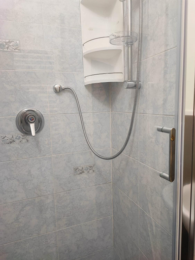 Bathroom 2, LTM Holiday x 4, Florence