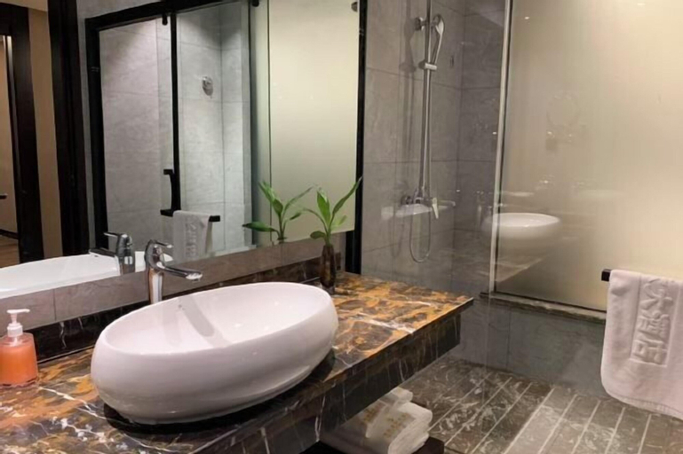 Bathroom 7