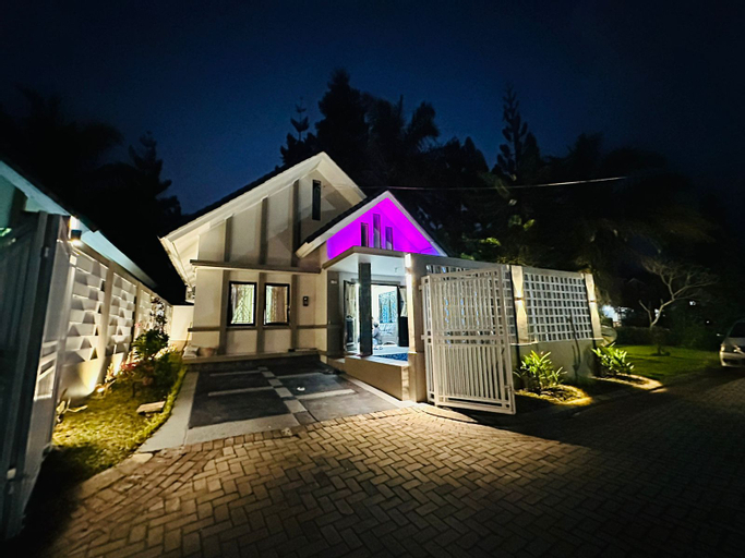 Exterior 3
