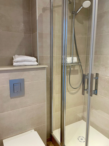 Bathroom 4, Grand Hotel Lille, Nord