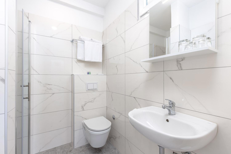 Bathroom 4, Paviljoni Slaven, Crikvenica