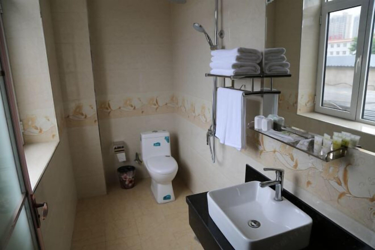 Bathroom 3, Kingdom Hotel, Panjin