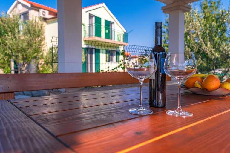 Others 5, Villa Luce, Omiš