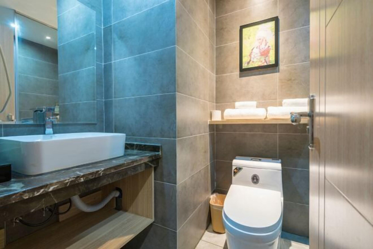 Bathroom 3, 24 Hours Banxing Hotel, Guiyang