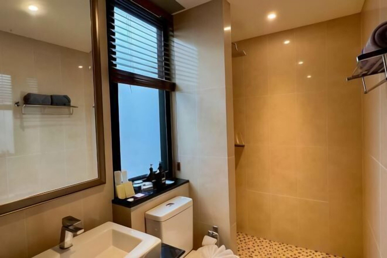 Bathroom 9